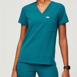 Medium scrub set in Pacific blue.